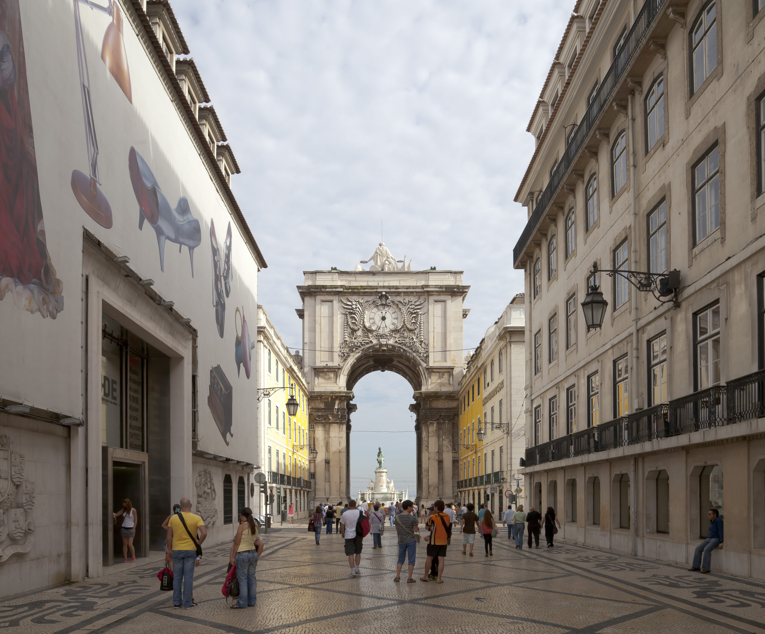 Arco_Triunfal_da_Rua_Augusta,_Plaza_del_Comercio,_Lisboa,_Portugal,_2012-05-12,_DD_04