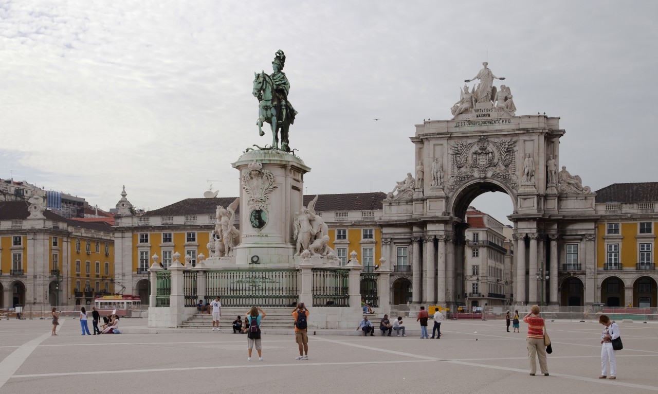Estatua_de_Don_José_I_Plaza_del_Comercio_Lisboa_Portugal_2012-05-12_DD_05